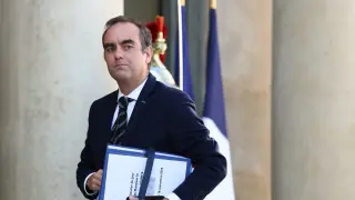 France’s 2027 Budget Threatens Government Stability as Bond Yields Spike