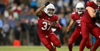 Patriots add power back Corey Kiner, reshaping RB depth after Boutte swap