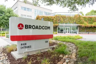 Broadcom’s AI Revenue Surges 221% Yet Stock Lags, Creating Valuation Gap