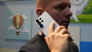 One UI 9 beta adds Meet and WhatsApp calls to Samsung dialer