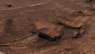 Curiosity Sees Vast Honeycomb Polygons Wrapping a Martian Valley Grande