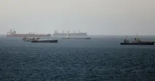 Iran Claims Strait of Hormuz Closure, Shipping Traffic Tumbles