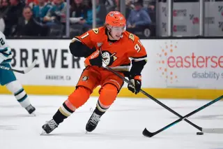 Flyers offer Leo Carlsson an $18M AAV, aiming to crown him NHL's top center