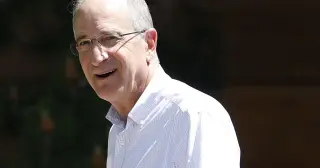 Comcast halves NBCUniversal, signaling a tech-led era for media