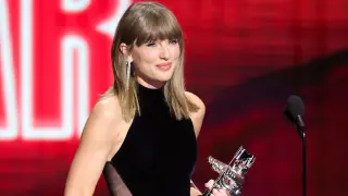 Swift Premieres 'Patient Zero' at VMAs Amid Mixed Reviews for 'Encore' Release
