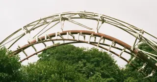Phone video exposes cracked Fury 325 column, prompting weeks-long safety shutdown