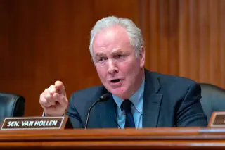 Democrats Push to Override 2027 Federal Pay Freeze via Spending Riders
