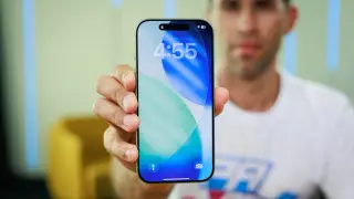 Apple's iPhone 17 Tops Global Smartphone Sales in Q1 2026