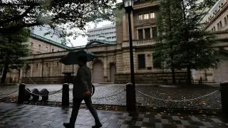 BoJ tightens policy to 31-year high as yen weakens
