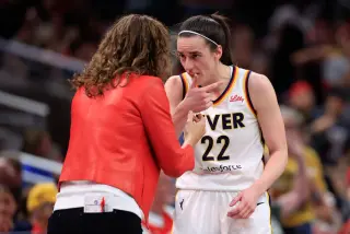 Fever Coach Praises Clark-Bueckers Show as NBA-Style Duel