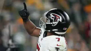Bijan Robinson's 103-Yard, Two-Touchdown Performance Dominates Saints in MNF