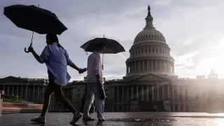 Bipartisan push to raise Social Security payroll cap to shore up funding