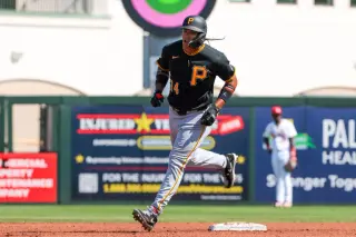 Pirates Elevate Jhostynxon García to MLB Roster