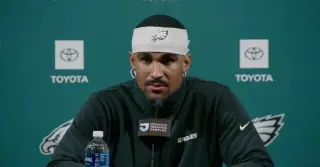 Hurts: Irreplaceable Bond With Brown Amid Eagles' New Offense Foundation
