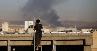 US Weighs Post-Midterm Iran Strikes Amid Diplomatic Push and Gulf Tensions