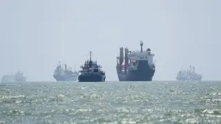 Iran and Oman Draft Interim Strait of Hormuz Deal as US Sanctions Escalate