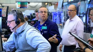 Boeing Wins $20B Jet Contract as Jobs Data Beats Expectations