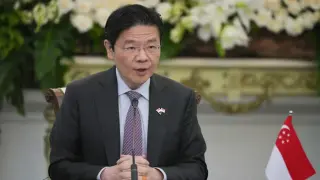 Singapore ties minister pay to private-sector benchmarks to attract talent and deter graft
