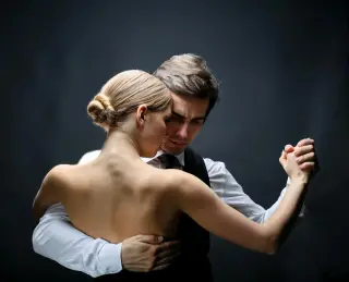 Tango Dancers Sync Brains On the Dance Floor