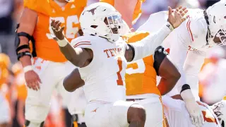 Sarkisian dismisses Simmons' urination penalty as 'inexcusable' but not a 'capital offense' after Texas wins 20-17