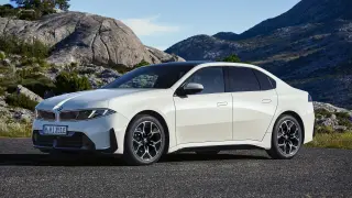 BMW i3 50 xDrive Targets 468-Mile Range and Shared Design with Gas 3 Series