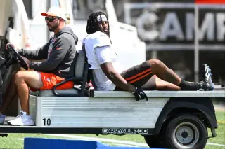 Browns Lose Wright for Season, Sign Veteran Barnett to Fill DE Spot