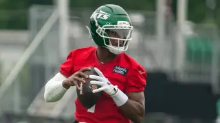 Geno Smith Brings Stability as Jets Build a Gritty Camp Identity