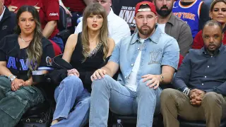 Taylor Swift’s Playoff Chair Sells for $7,000 at Auction