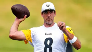 Rodgers Reconciles With Parents Ahead of Final NFL Run