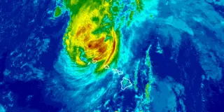 Hurricane Lowell skirts Kauai and Niihau as warnings stay in place