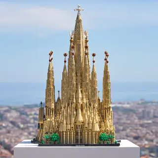 Lego Debuts Record-Breaking Sagrada Família Architecture Set for Gaudí Centennial