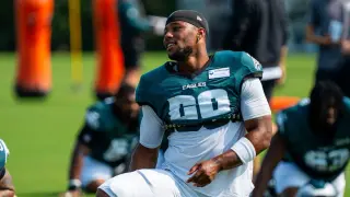 Eagles close training camp with Hurts praising Mannion, Woolen shining in public practice