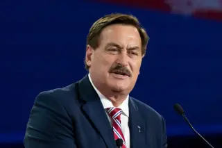 Rush on Trump's 1.8B DOJ Fund Grows as Lindell Seeks Millions; Comey Says He'll Line Up
