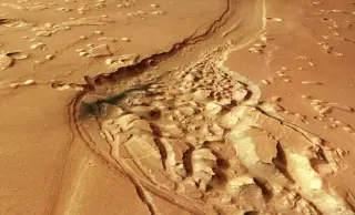 ESA Image Reveals Volcanic Ash Lining an Ancient Martian Waterway