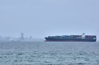 Iran ties Strait of Hormuz reopening to war end and sanctions relief