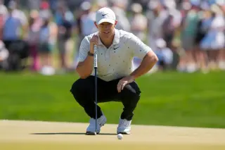 McIlroy electrifies PGA bid with 66 at Aronimink