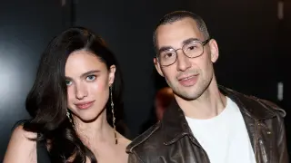 Antonoff hints at separation from Qualley during Bleachers show