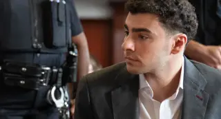 Mangione’s State Case Stalled as Defense Seeks Dismissal After Federal Guilty Plea