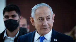 Netanyahu seeks broad national government as rivals push back