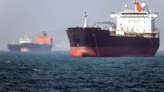 Hormuz Oil Rebound Fragile Amid Rising Iranian Attacks and High Costs