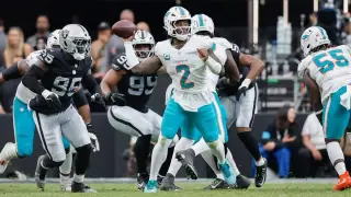 Douglas Delivers in Week 1 as Dolphins Offense Shows Blocking Gaps