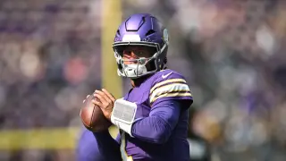 Murray's Vikings debut ends quickly with an interception as Packers take early lead