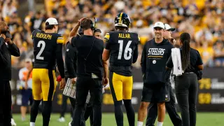 Rodgers Faces Unprecedented Four-QB Steelers Roster