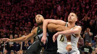 Bench-Breach Clouds Wolves-Nuggets Playoff Turn, While DiVincenzo Heads to Surgery