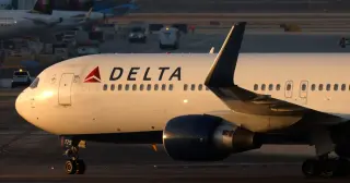 Delta flight struck by fireworks during Chicago landing; safe arrival
