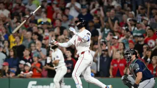 Story delivers walk-off hit to lift Red Sox past Mariners in 9-8 thriller