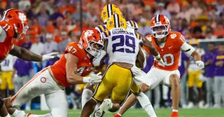 Clemson-LSU opener draws mixed national forecasts with LSU slight favorite