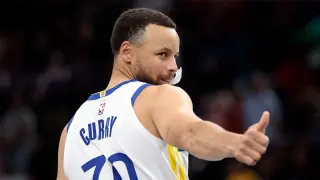 Curry Unhurried on Warriors Extension as Front Office Offers Full Menu of Options