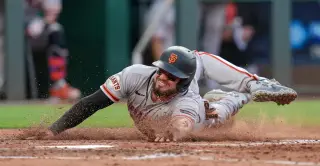 Giants' bench misstep stalls late rally in 3-2 loss to Royals