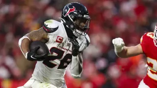 Seahawks halt Joe Mixon signing after physical, turn to Robert Henry